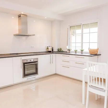 3br Centre - *
