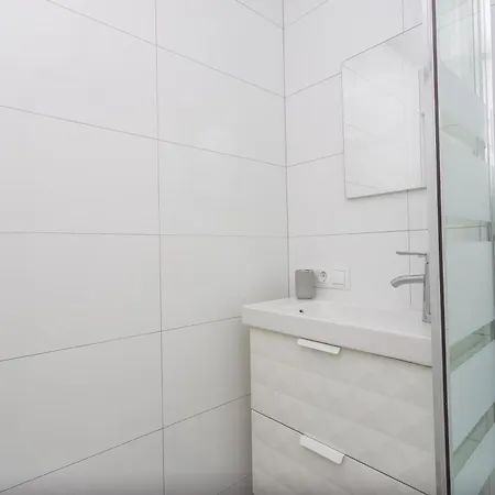 3br Centre - Apartment *