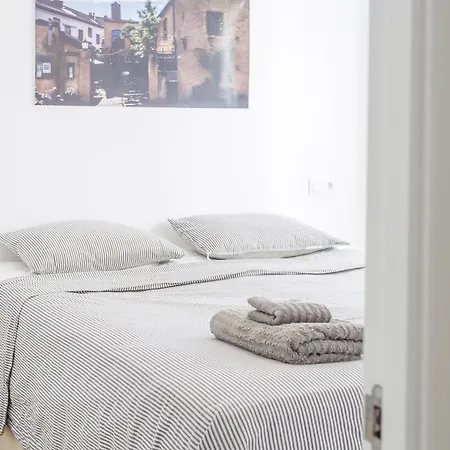 3br Centre - *